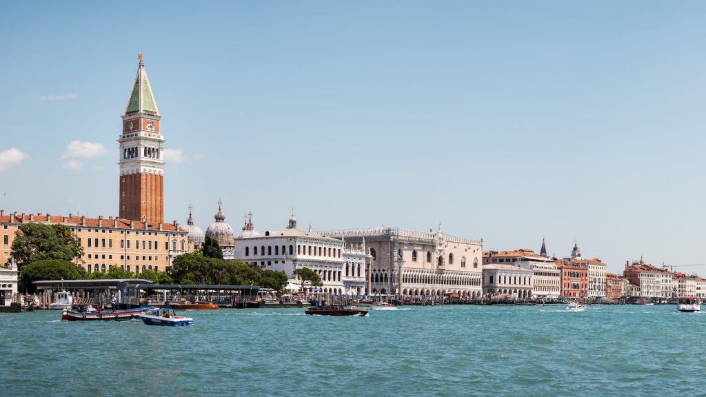 sea city italian water