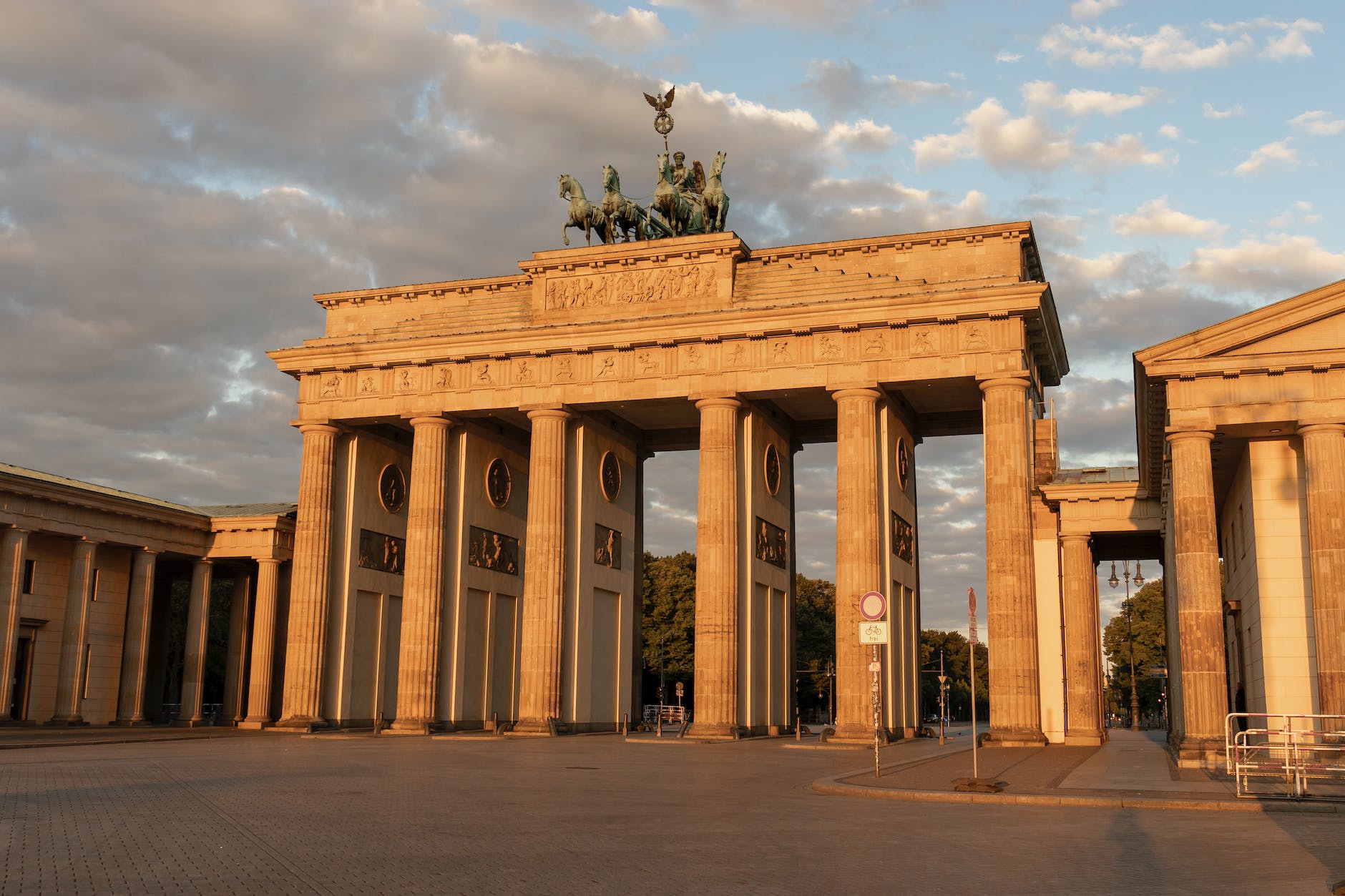 brandenburg gate in berlin germany